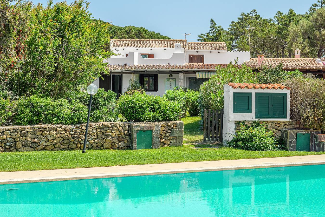Ferienhaus 'Villetta Palma' mit Gemeinschaftspool, privater Terrasse und eigenem Garten in Baja Sardinia, Arzachena