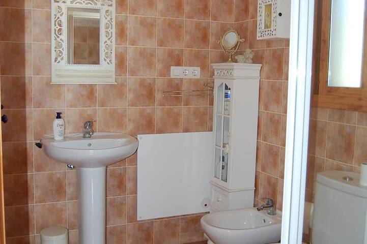 3 bed villa surrounded with tropical gardens with private pool 2 km from town. in Álora, Cordillera Penibética