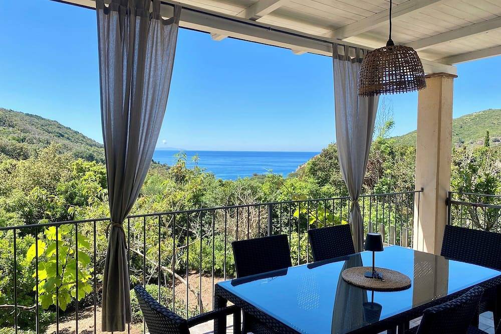 Ganze Wohnung, Villa in Peri - Zwei 5 Betten mit überdachter Terrasse Seaview in Rio nell'Elba, Rio