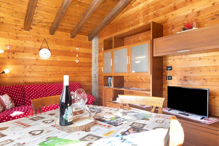 Chalet 'Maison Du Coeur - Bien-être' with Mountain View, Private Terrace and Wi-Fi in Challand-Saint-Anselme, Wallisian Alps