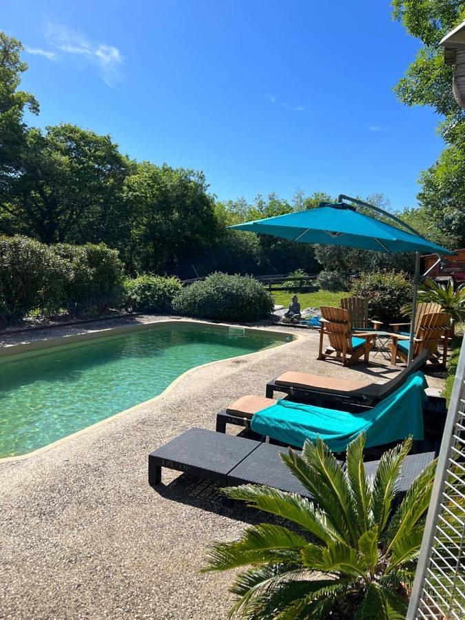 Chambre d’hôte pour 2 personnes, avec Jacuzzi et Terrasse ainsi que Jardin et Piscine à Mauvezin