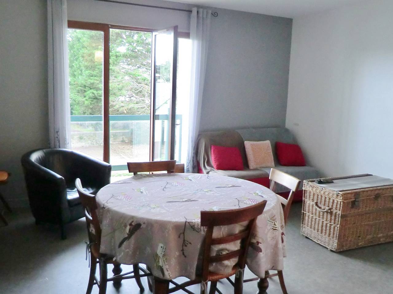 Entire apartment, 5-Bed Apartment, Near Port, Private Parking in Le Croisic, Côte d'Amour