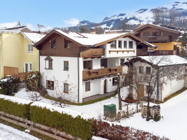 Ferienwohnung für 9 Personen, mit Terrasse und Sauna sowie Garten, mit Haustier in Kirchberg in Tirol