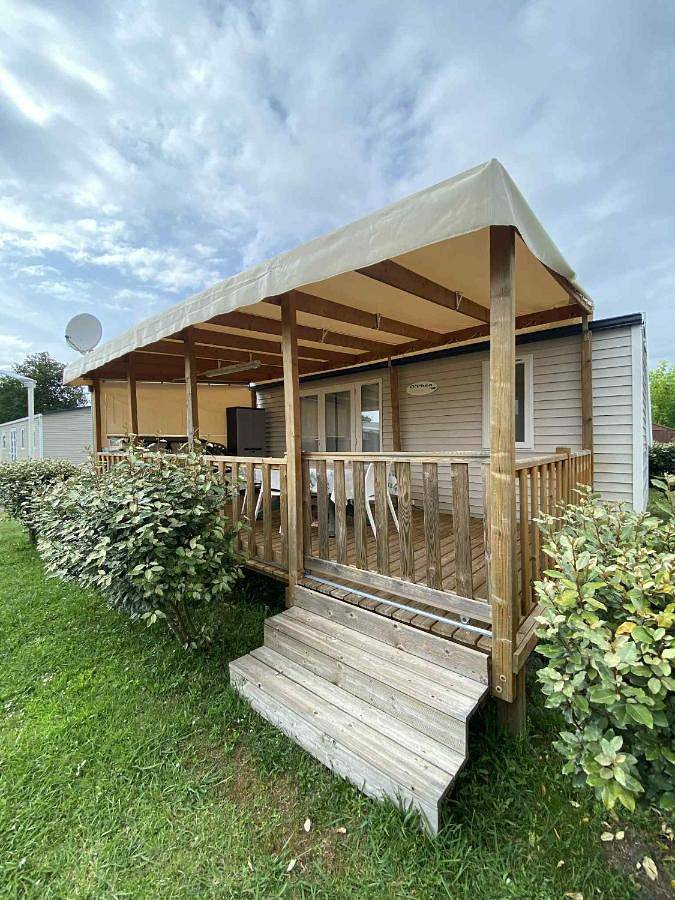 Camping para 6 personas, con terraza además de piscina y jardín en Mimizan