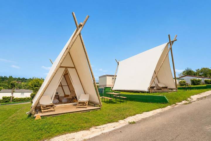 Camping per 2 persone, con Piscina per bambini e Piscina nonché Panorama in Cantabria