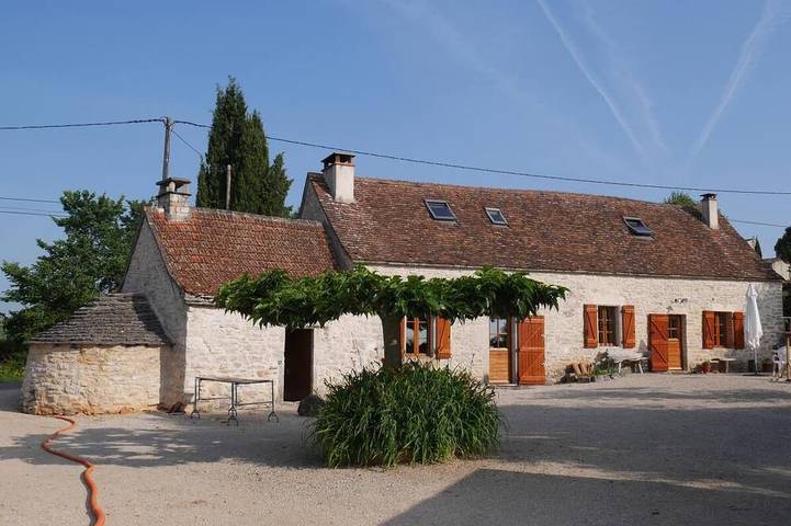 Location de vacances pour 5 personnes, avec piscine et jardin à Saint-Martin-Labouval