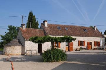 Location de vacances pour 5 personnes, avec piscine et jardin à Saint-Martin-Labouval
