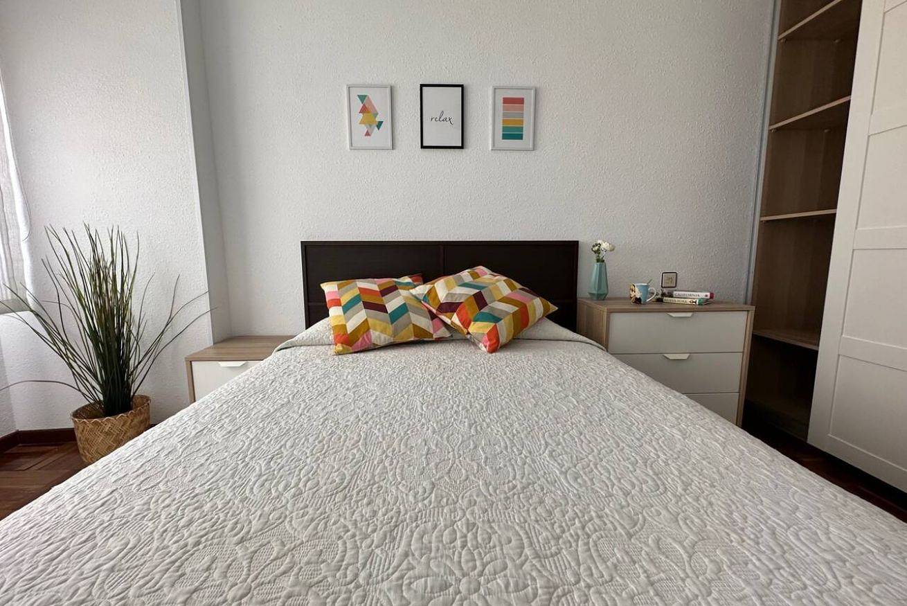 Appartamento intero, Cozy Apartment with Wi-Fi & Full Kitchen in Oviedo, Montagne Cantabriche