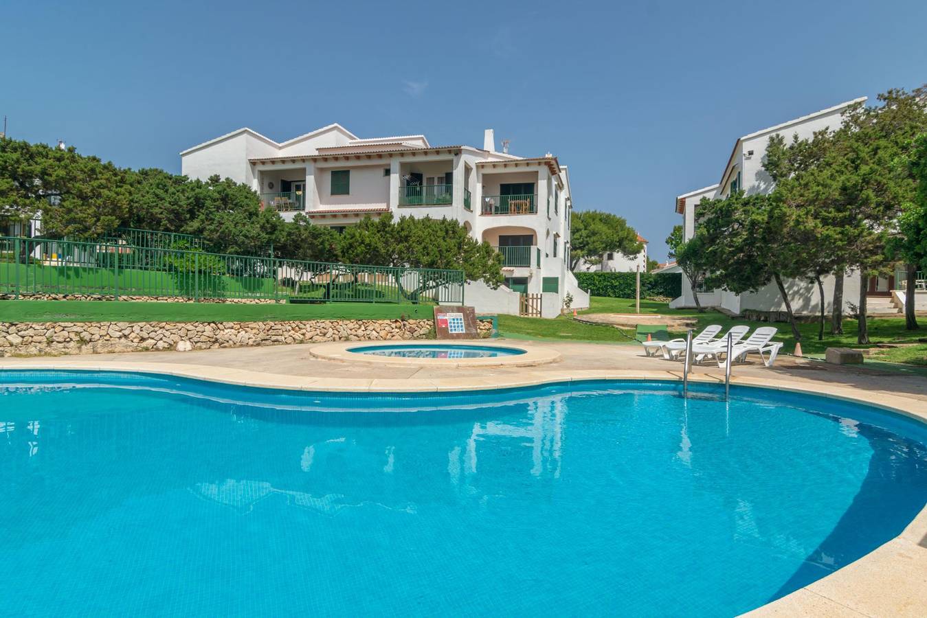 Appartement de vacances entier, Biniforcat 11 - Appartement confortable avec piscine commune à 250 mètres de la plage. in Cala Blanes, Ciutadella