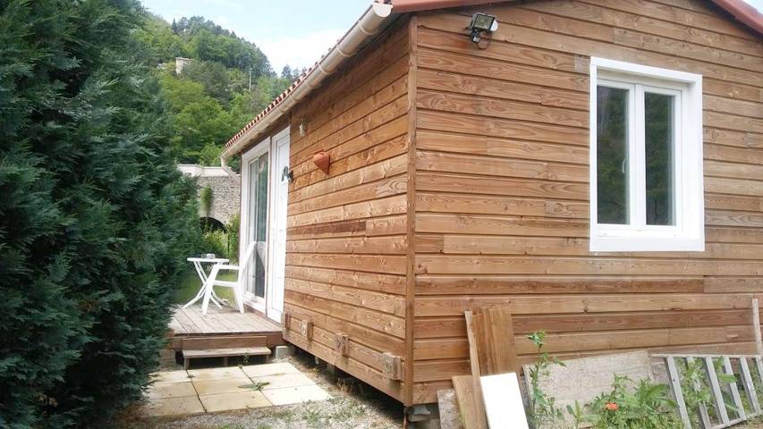 Maison de campagne pour 2 personnes, avec piscine ainsi que terrasse et vue à Sumène