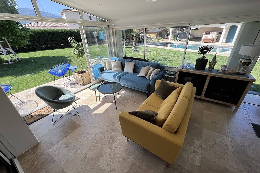 Magnifique Villa avec Piscine/Jacuzzi tout confort in Nans-les-Pins, Región Brignoles