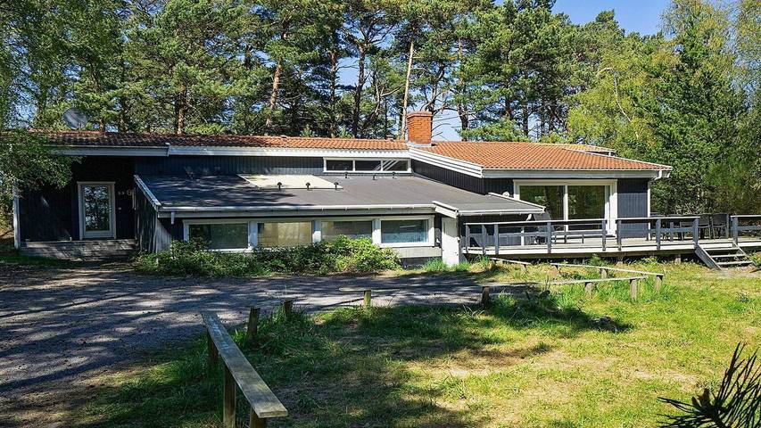Ferienhaus für 14 Personen, mit Pool und Sauna sowie Terrasse und Ausblick, mit Haustier in Dueodde