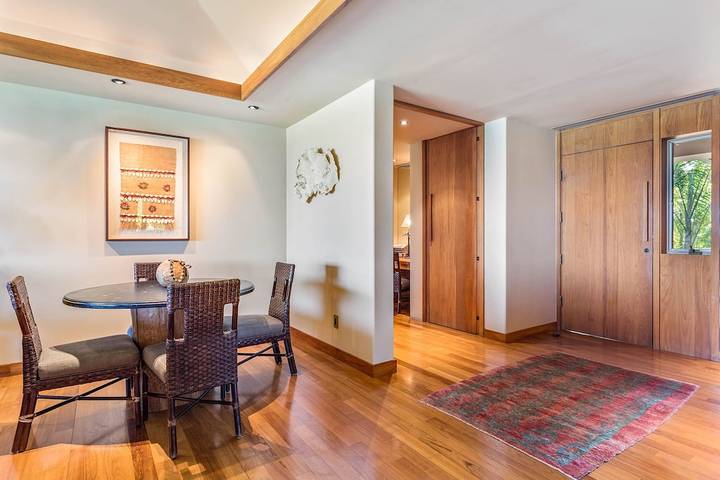 Villa for 6 people, with pool and balcony in Hawaii