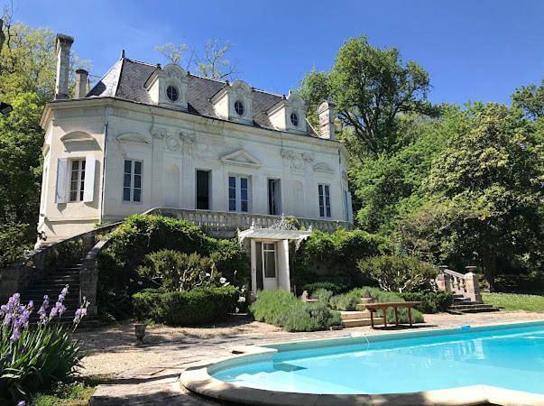 Ferienhaus für 8 Personen, mit Terrasse und Garten sowie Pool