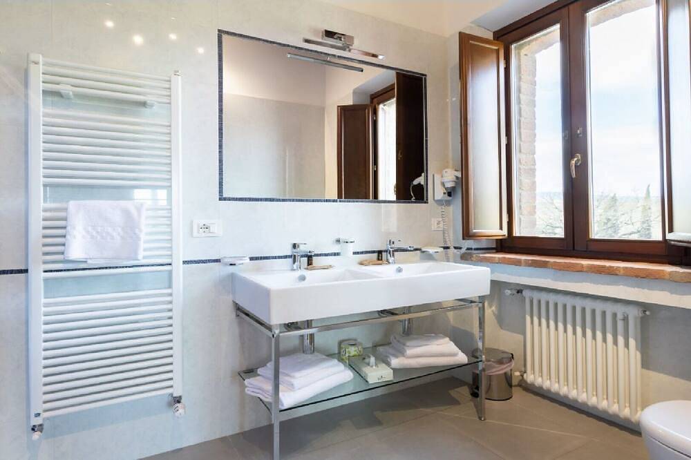 Private Villa with swimming Pool and Garden exclusive use in Chiusi, Chianti