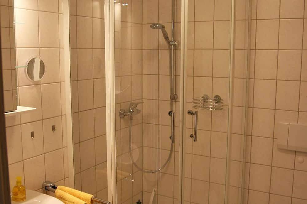 Ferienweingut Hensler - Ferienwohnung Rivaner, Dusche, Wc, Terrasse in Briedel, Traben-Trarbach und Umbegung
