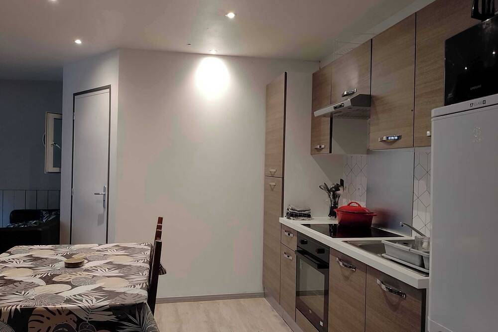 Ganze Wohnung, Apartment in center of Montreuil sur ille.300m Canal d'Ille et Rance. Sncf. in Montreuil-sur-Ille, Rennes und Umgebung