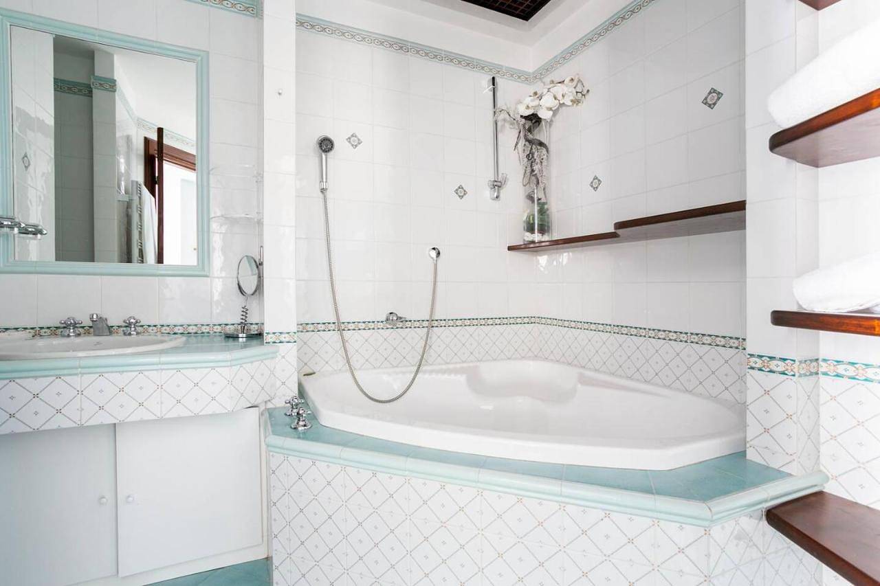 Double Room with Private External Bathroom in Frascati, Castelli Romani