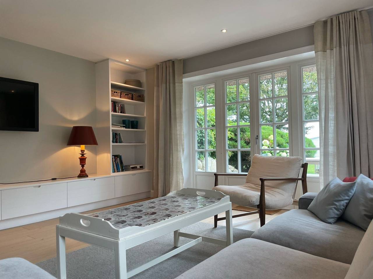 Doppelhaushälfte unter Reet in Morsum. Moderne trifft auf friesische Tradition in Sylt-Ost, Sylt (Gemeinde)