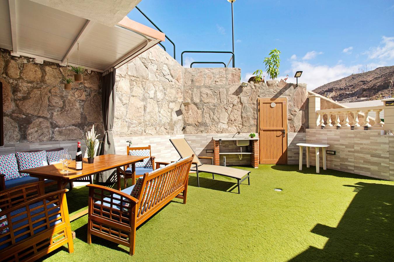 Apartamento entero, Apartamento vacacional 'Bungalow Eden' con piscina compartida, Wi-Fi y aire acondicionado in Puerto Rico (Gran Canaria), Gran Canaria Sur