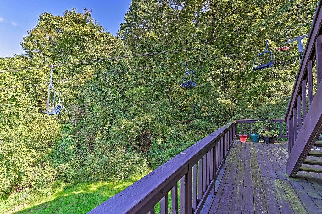 Ganze Wohnung, Vernon Condo w/ Deck, Near Appalachian Trail! in Mountain Creek