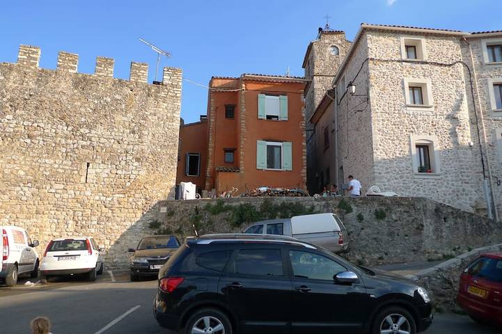 Location de vacances pour 5 personnes, avec Terrasse à Montmeyan