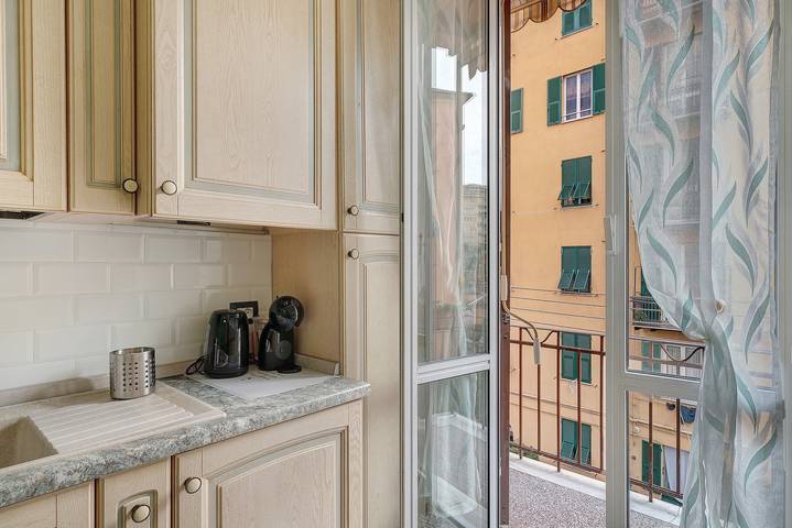 Appartamento intero, Appartamento 'Janua Jungle House' con Balcone, Wi-Fi e Aria Condizionata in Genova (Città), Genoa