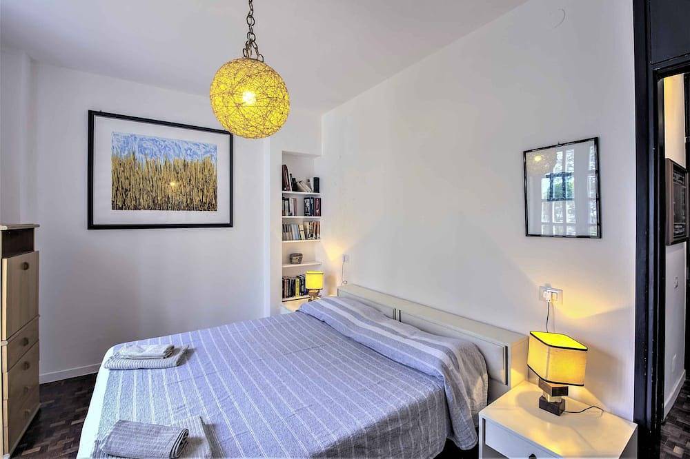 Panoramic Villa with Garden and Pool in Minturno in Marina di Minturno, Provincia de Latina