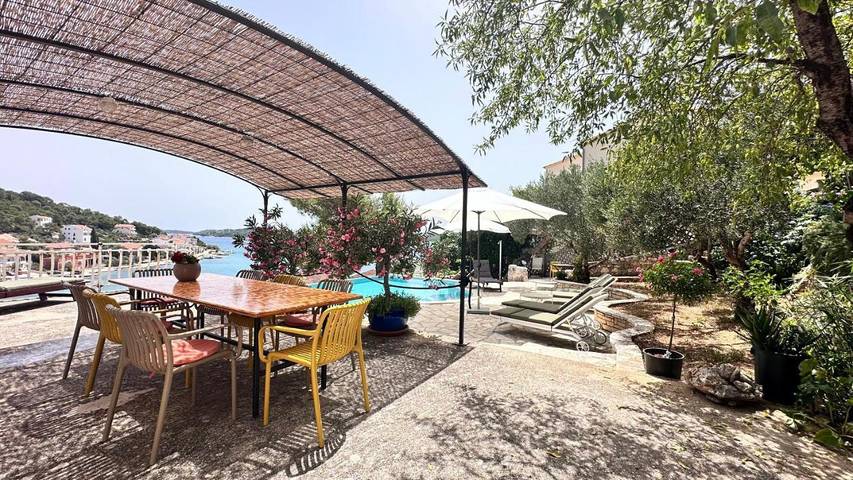 Villa pour 9 personnes, avec jacuzzi ainsi que jardin et piscine à Tisno - 3