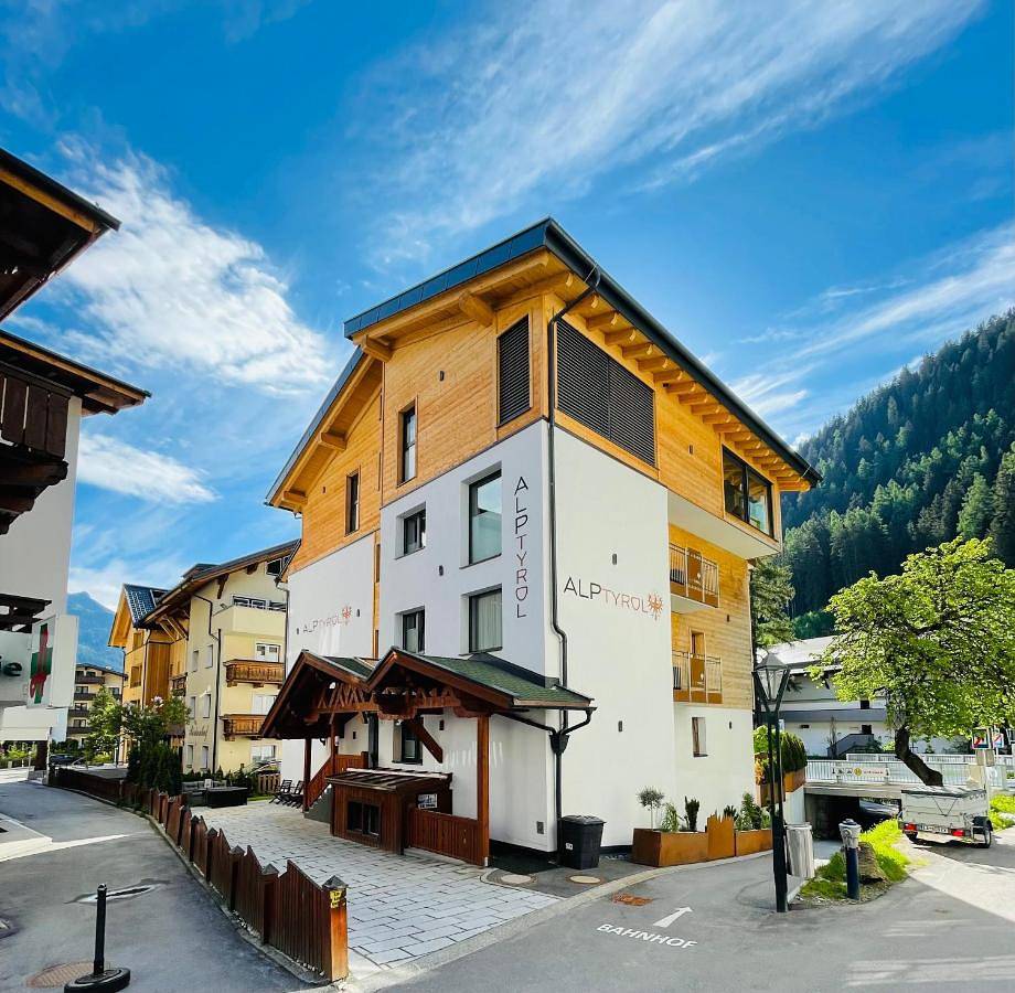 Apartamento entero, Double Room with Balcony (Dawin - die Sennerei) in Lechtal Alps, Sankt Anton am Arlberg