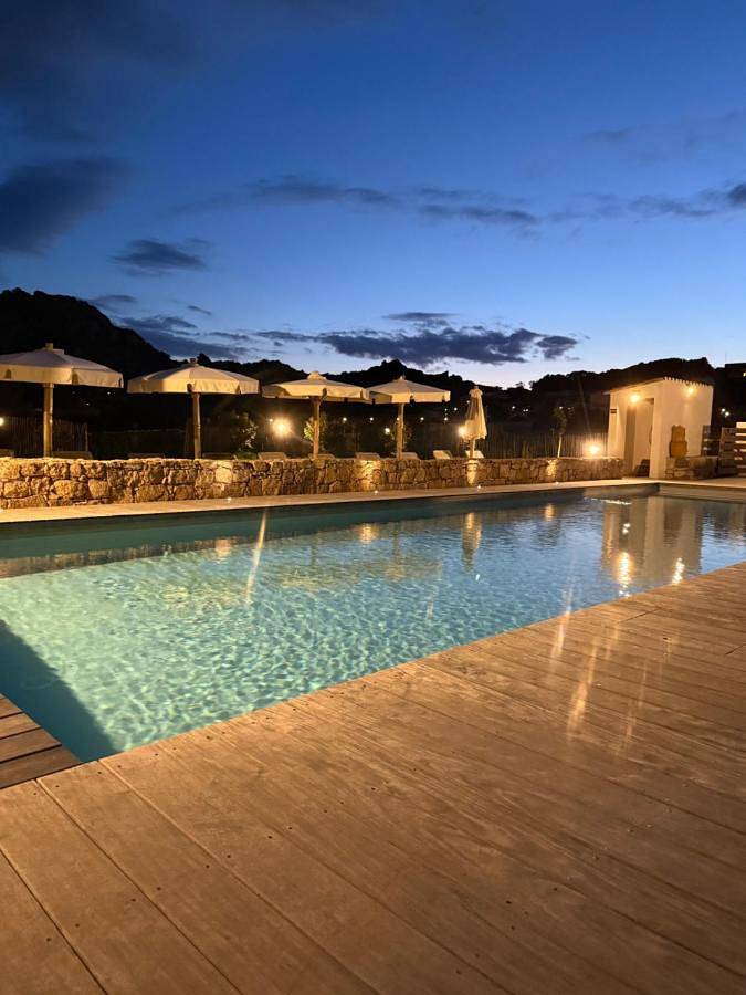 Camping pour 4 personnes, avec jardin ainsi que piscine et vue à Bonifacio - 3