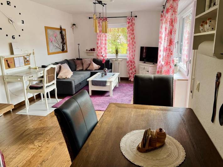 Ferienwohnung für 3 Personen, mit Whirlpool und Terrasse sowie Garten und Pool in Sigmaringen