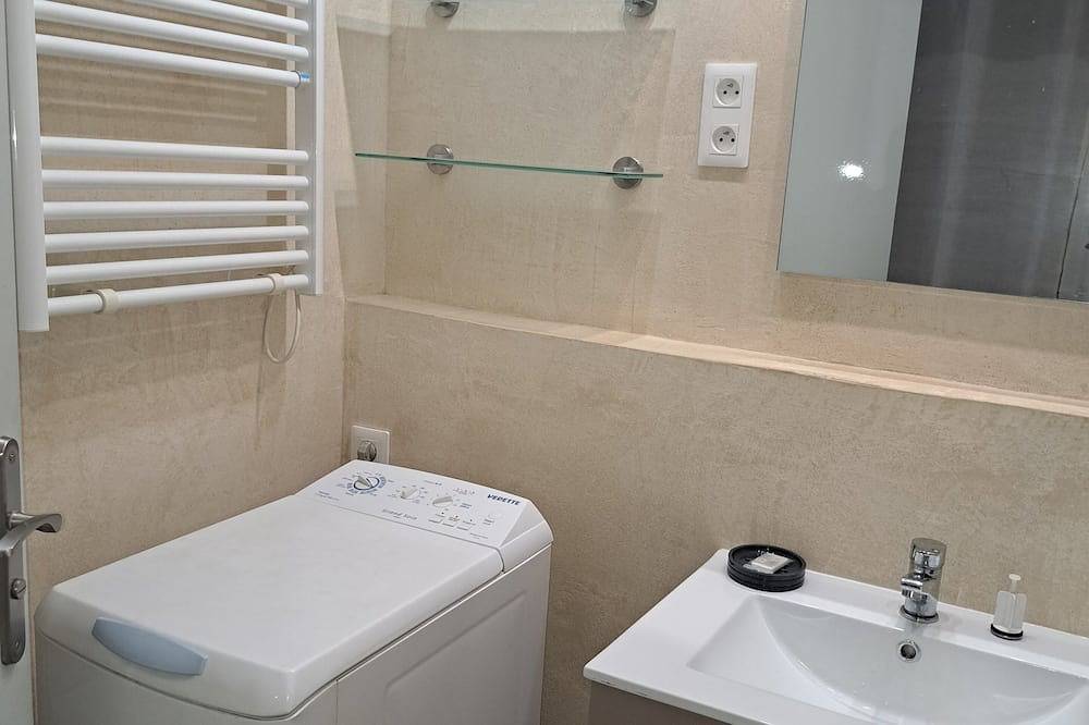 Entire apartment, Charming Studio at the foot of the Cevennes:Ideal location in Alès. in Alès, Cévennes