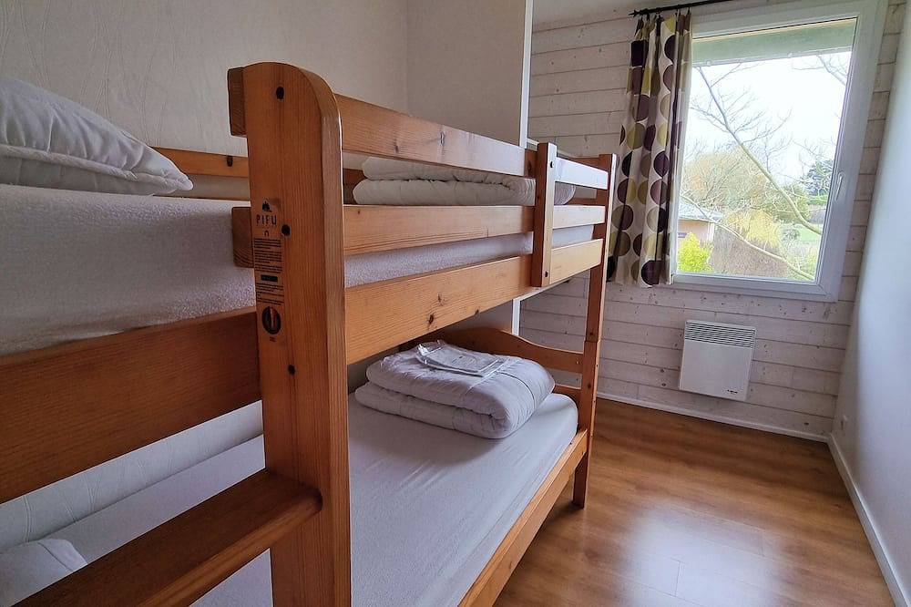 Gîte 2/4 personnes à 100m de la mer/ avec piscine in Guissény, Région de Brest