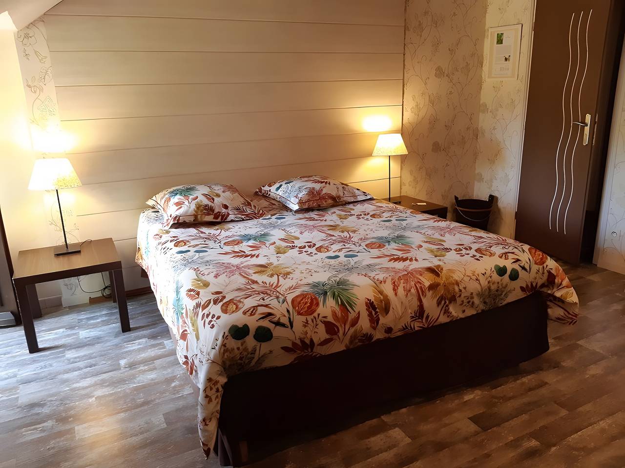 Bed and Breakfast 'Escargot De Bourgogne' with Shared Pool, Shared Terrace and Wi-Fi in Igornay, Autun region