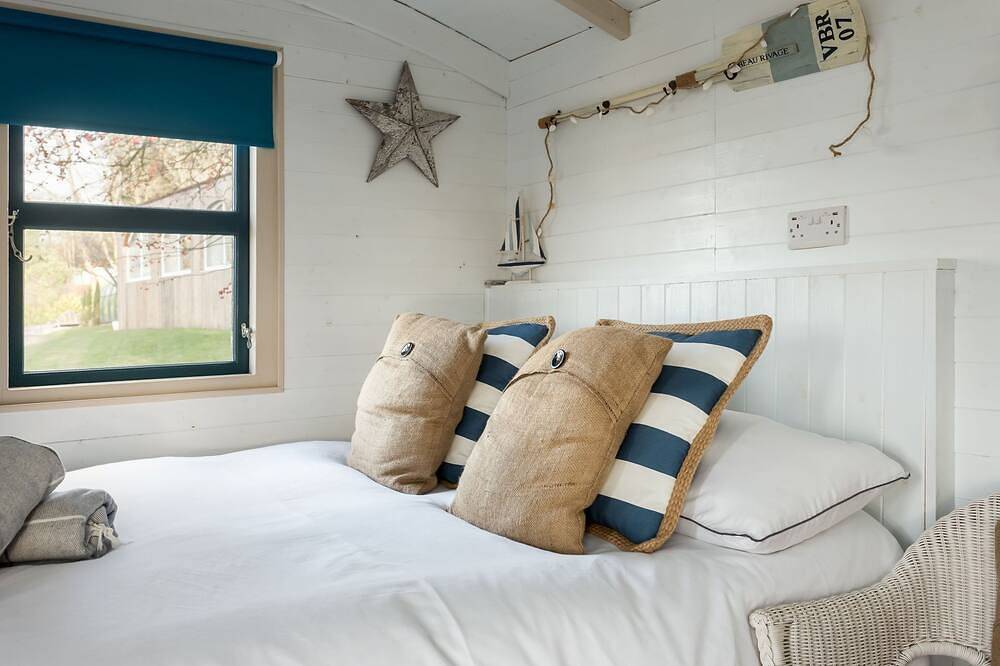 Watersedge Retreat - Luxury Cottages in Fareham, Hampshire