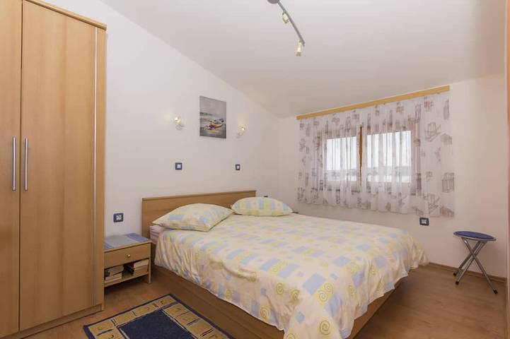 Entire apartment, Air-conditioned apartment 250 m from the beach with private boat mooring in Medulin City, Medulin