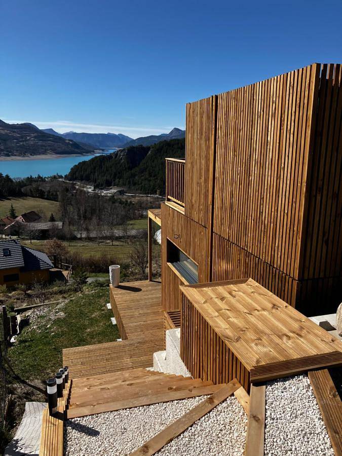 Location de vacances pour 2 personnes, avec vue sur le lac ainsi que jardin et vue à Savines-le-Lac - 3