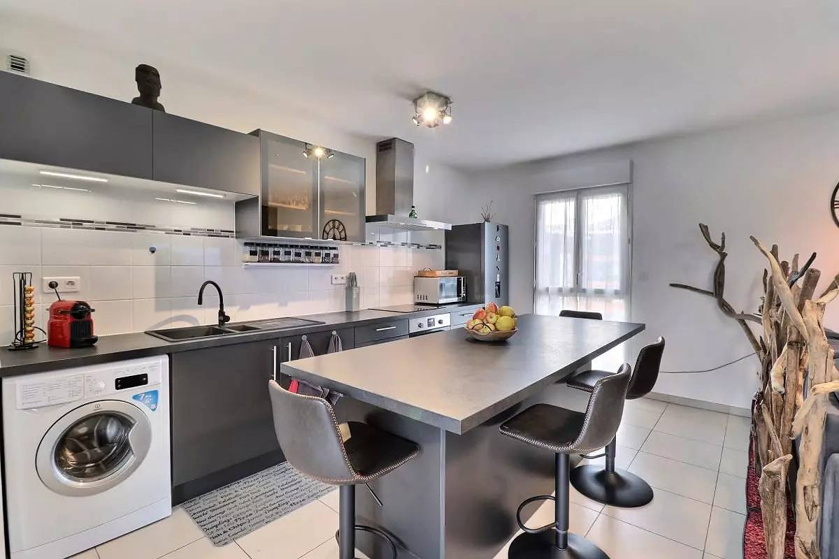 Appartement entier, Appartements pour 4 Personnes in Sarrola-Carcopino, Région d'Ajaccio