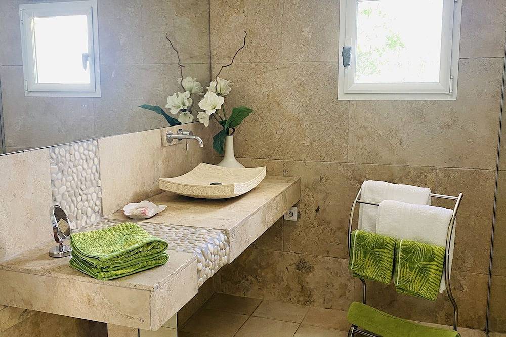 Appartement entier, Appartement  Dans Villa Avec Piscine A 20 Mn D'Aix En Provence in Simiane-Collongue, Côte méditerranéenne (France)
