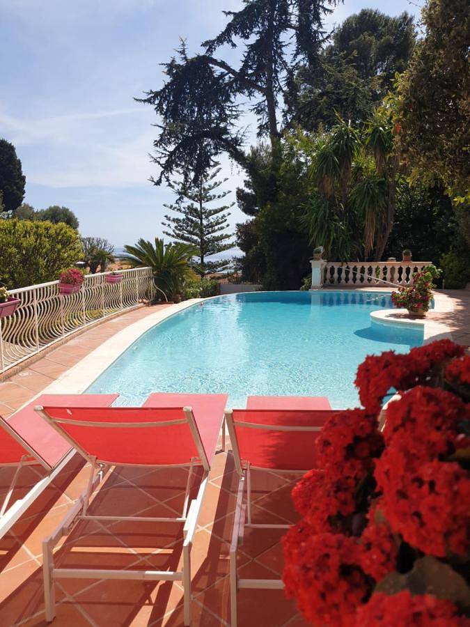 Villa pour 7 personnes, avec Balcon et Terrasse ainsi que Piscine et Vue à Cap-d'Ail