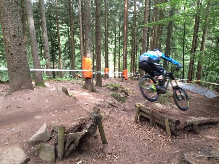 Pension Thilo - Einzelzimmer mit Wc und Waschbecken und Etagen-Dusche in Bad Wildbad, Nordschwarzwald