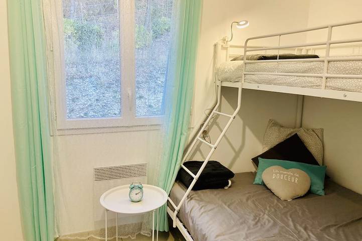 Location de vacances pour 5 personnes, avec terrasse ainsi que piscine et jardin à Valaurie - 4