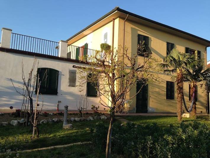 Appartamento per 2 persone, con Terrazza e Giardino nonché Panorama a Ponsacco