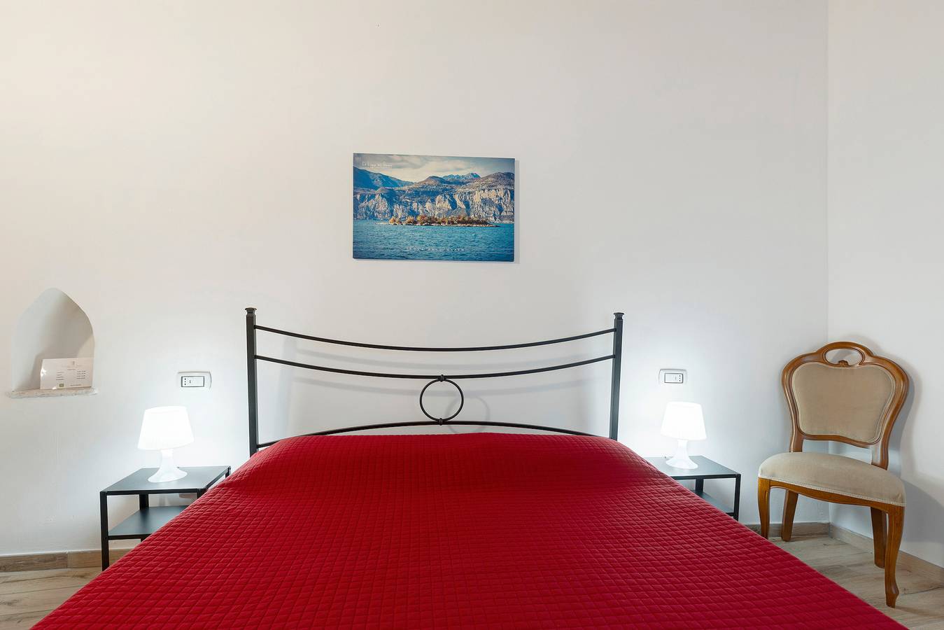 Zimmer 'Camera Matrimoniale - Isola Olivo' mit Gemeinschaftspool, Wlan und Klimaanlage in San Felice del Benaco, Gardasee-Berge