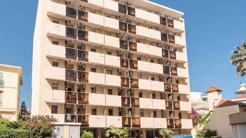 Gîte pour 5 personnes, avec balcon dans Plage Beau Rivage Saint Raphael