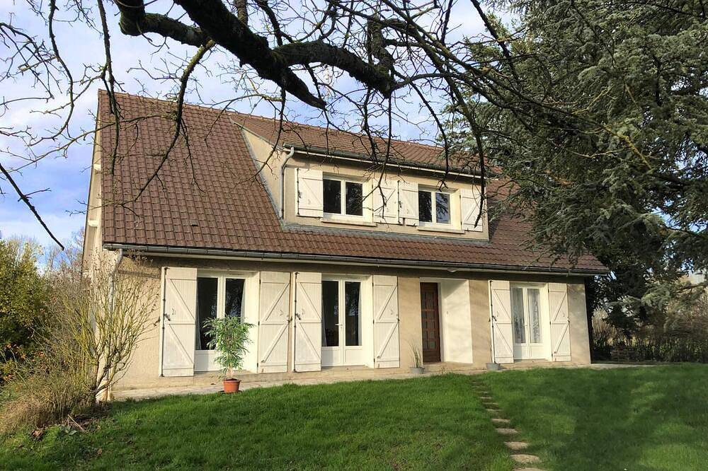 Maison spacieuse au calme pour 7 voyageurs in Saint-Rémy-la-Vanne, Seine-et-Marne