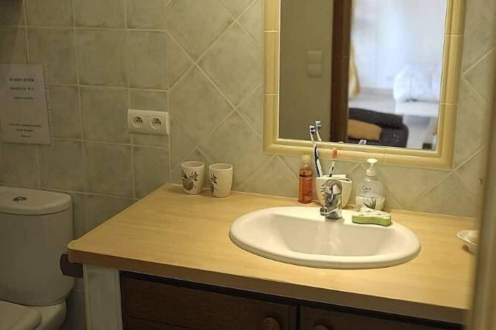 Appartement entier, Studio avec jardin plein sud in Vence, Côte méditerranéenne (France)