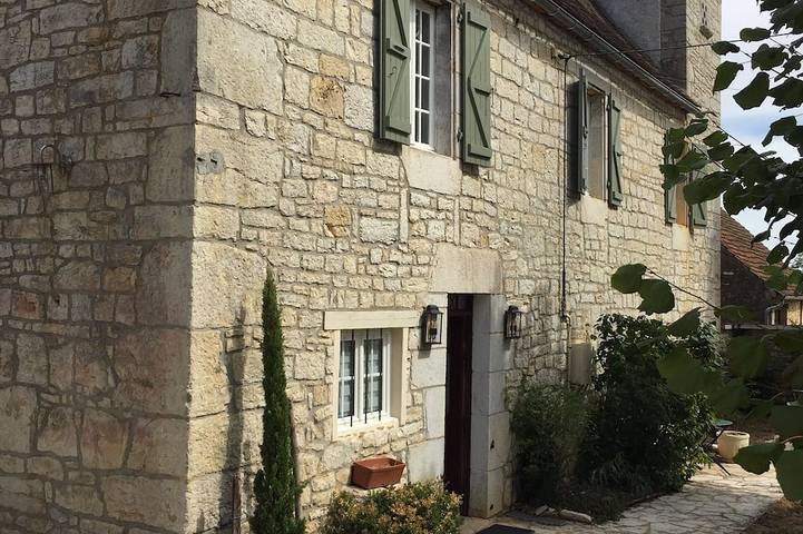 Location de vacances pour 6 personnes, avec terrasse et jardin à Payrac