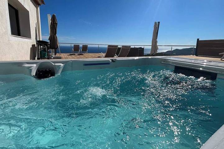 Villa pour 10 personnes, avec jardin et jacuzzi, animaux acceptés à Carqueiranne